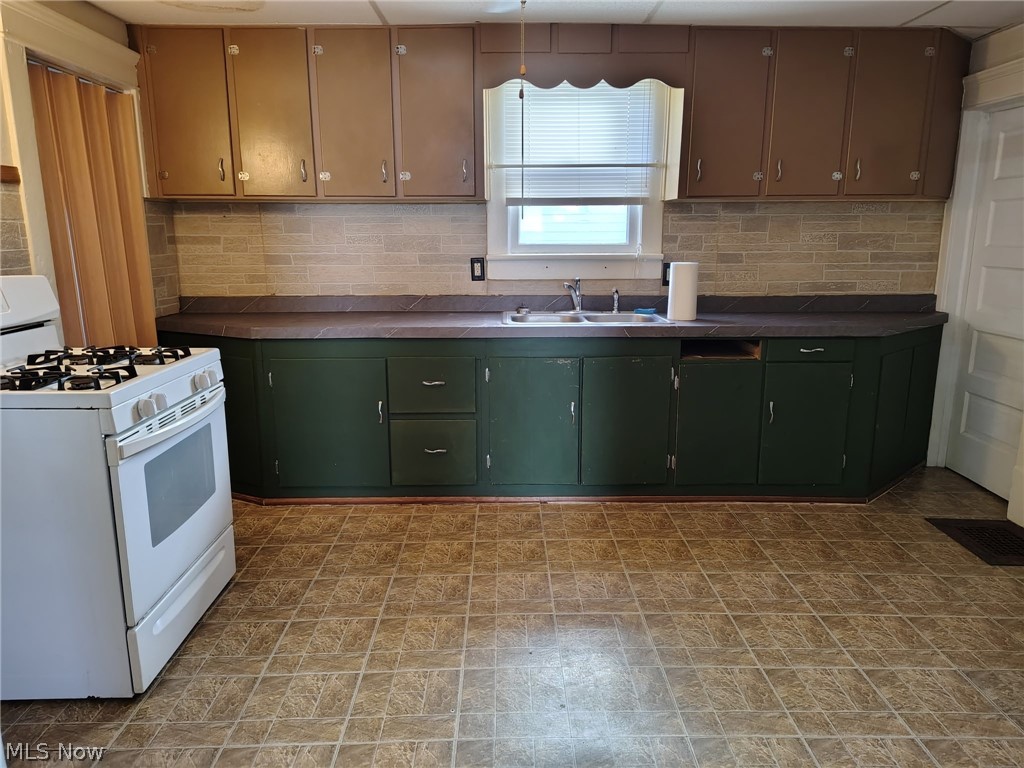 329 Mcclain Avenue Coshocton OH 43812