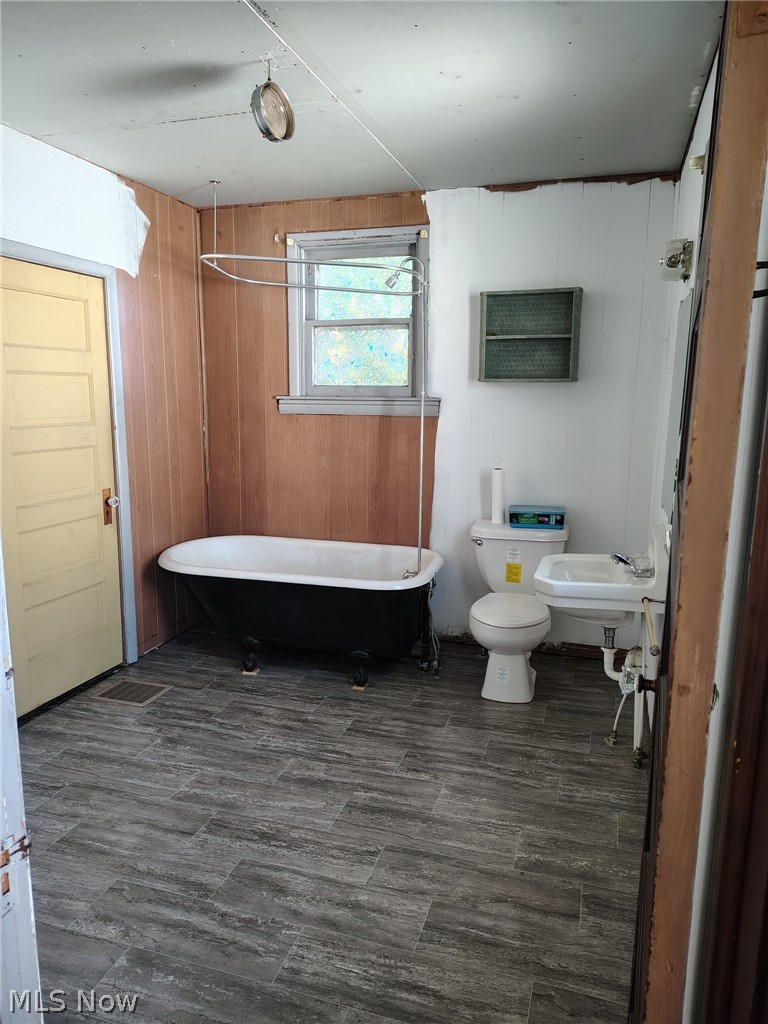 329 Mcclain Avenue Coshocton OH 43812