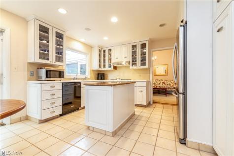 24653 Meldon Boulevard Beachwood OH 44122