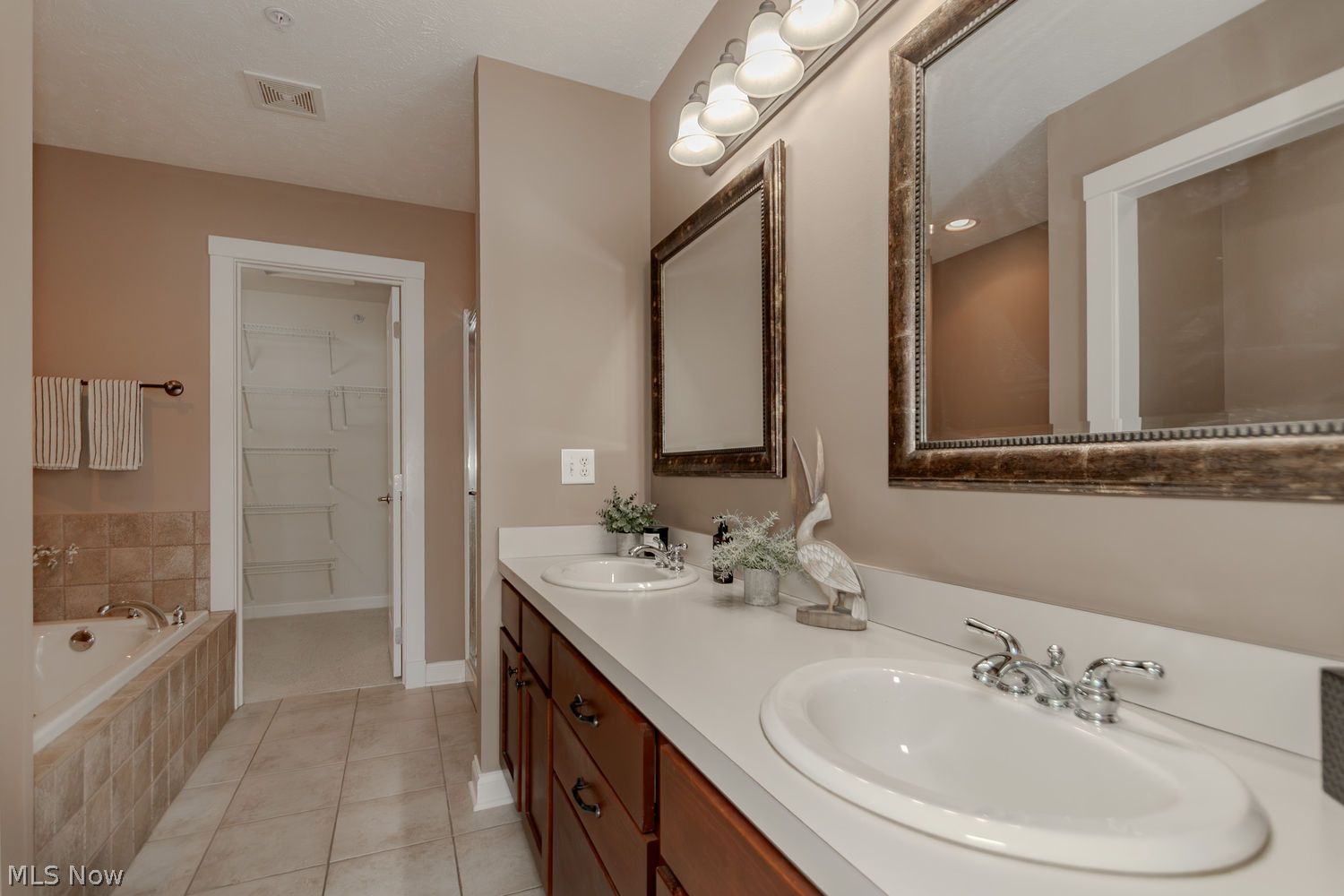 183 Seaview Drive Willowick OH 44095