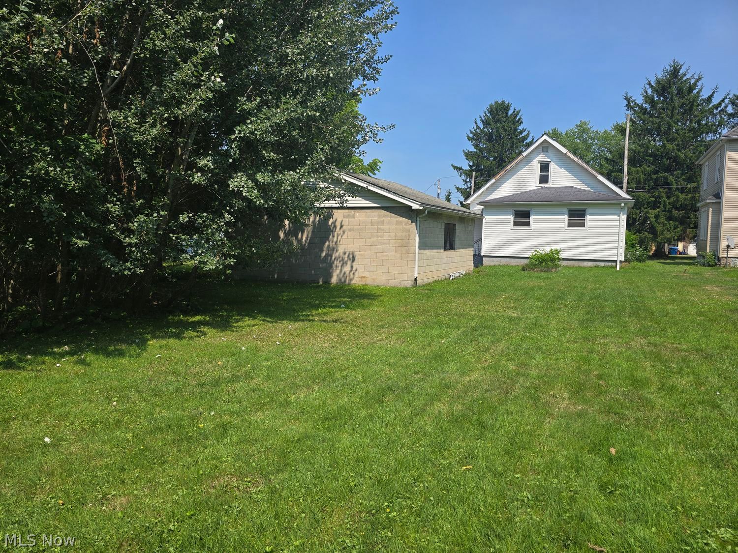 51 Perry Street Struthers OH 44471