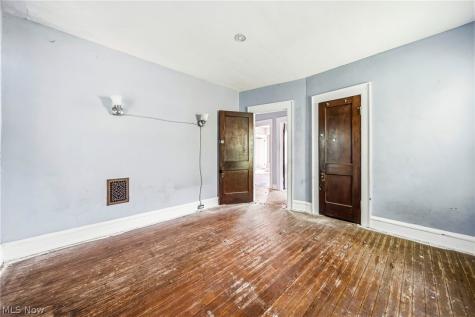 3024 W 100th Street Cleveland OH 44111