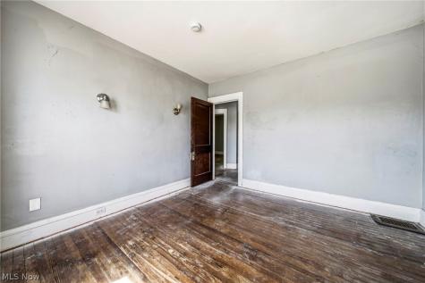 3024 W 100th Street Cleveland OH 44111