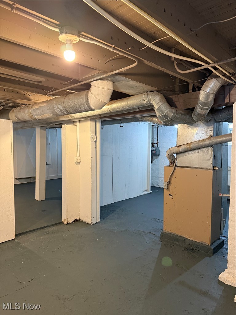 6913 Harvard Avenue Cleveland OH 44105