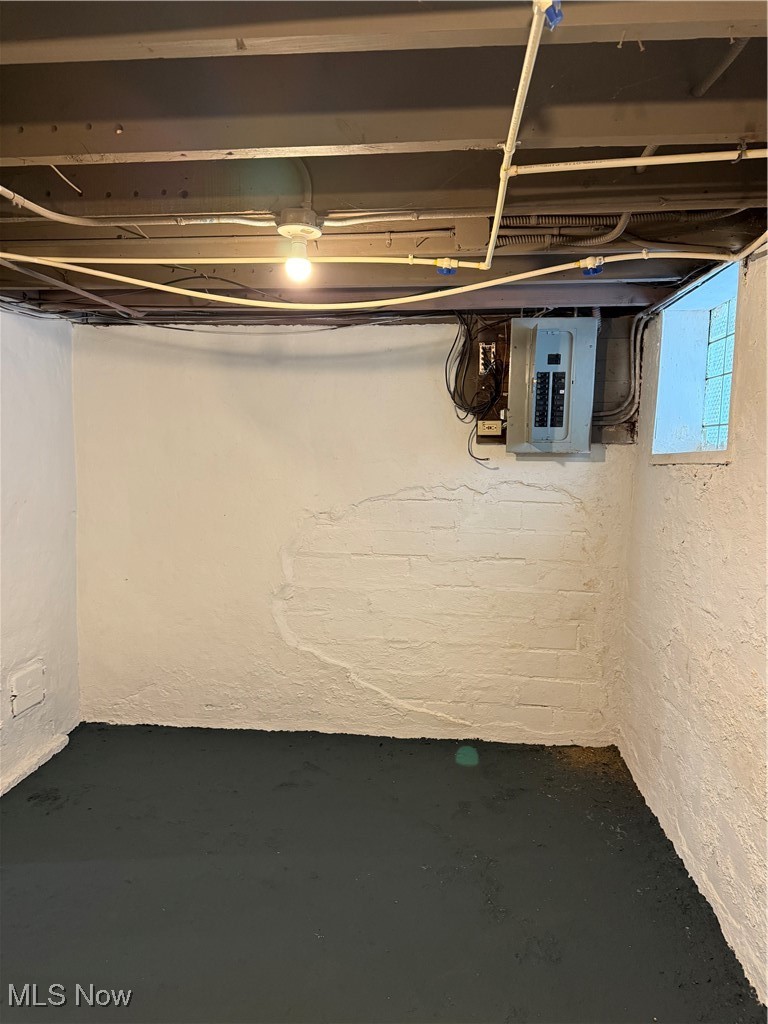 6913 Harvard Avenue Cleveland OH 44105