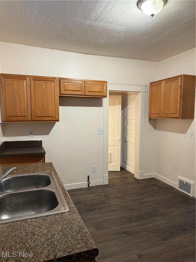 6913 Harvard Avenue Cleveland OH 44105