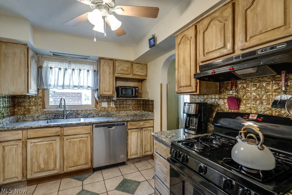 2035 Tampa Avenue Cleveland OH 44109