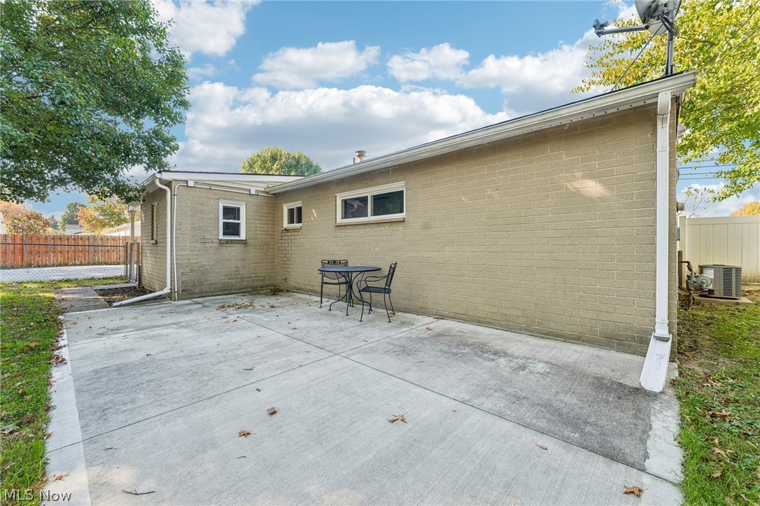 2185 Hubbard Road Madison OH 44057