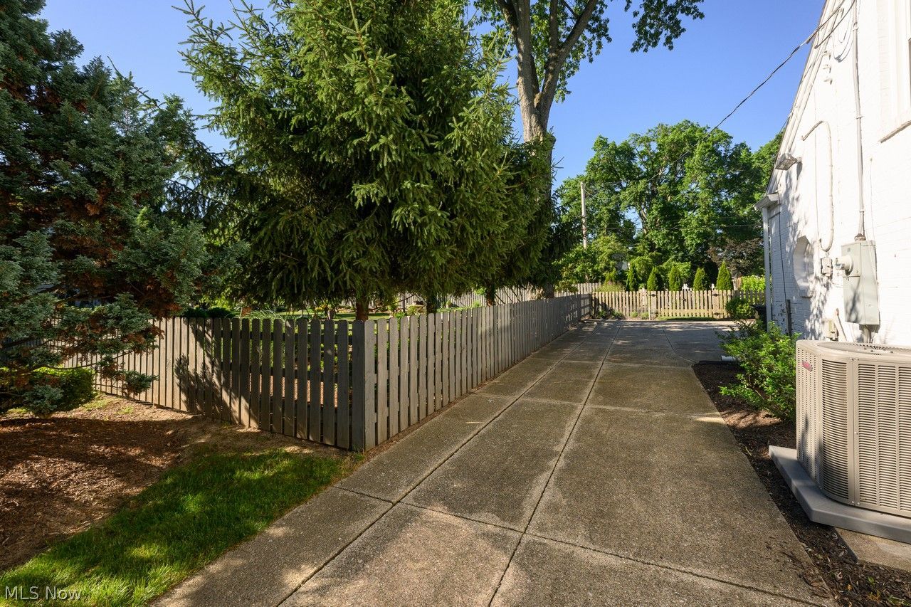 2912 Parkridge Circle NW Canton OH 44718