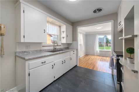 6392 Doncaster Avenue Parma OH 44129