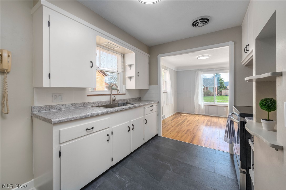 6392 Doncaster Avenue Parma OH 44129