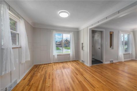 6392 Doncaster Avenue Parma OH 44129