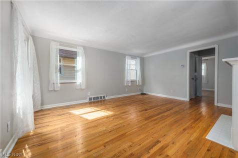 6392 Doncaster Avenue Parma OH 44129