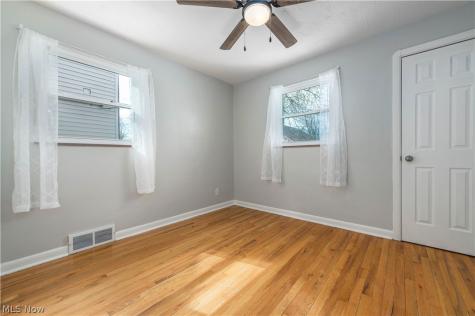 6392 Doncaster Avenue Parma OH 44129