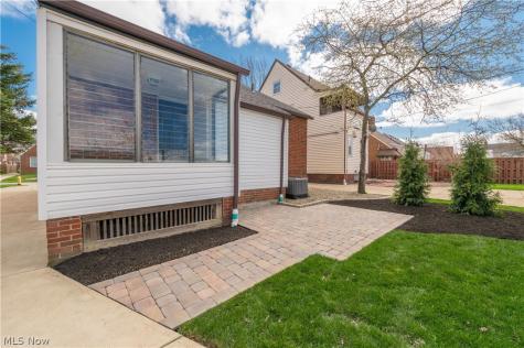 6392 Doncaster Avenue Parma OH 44129