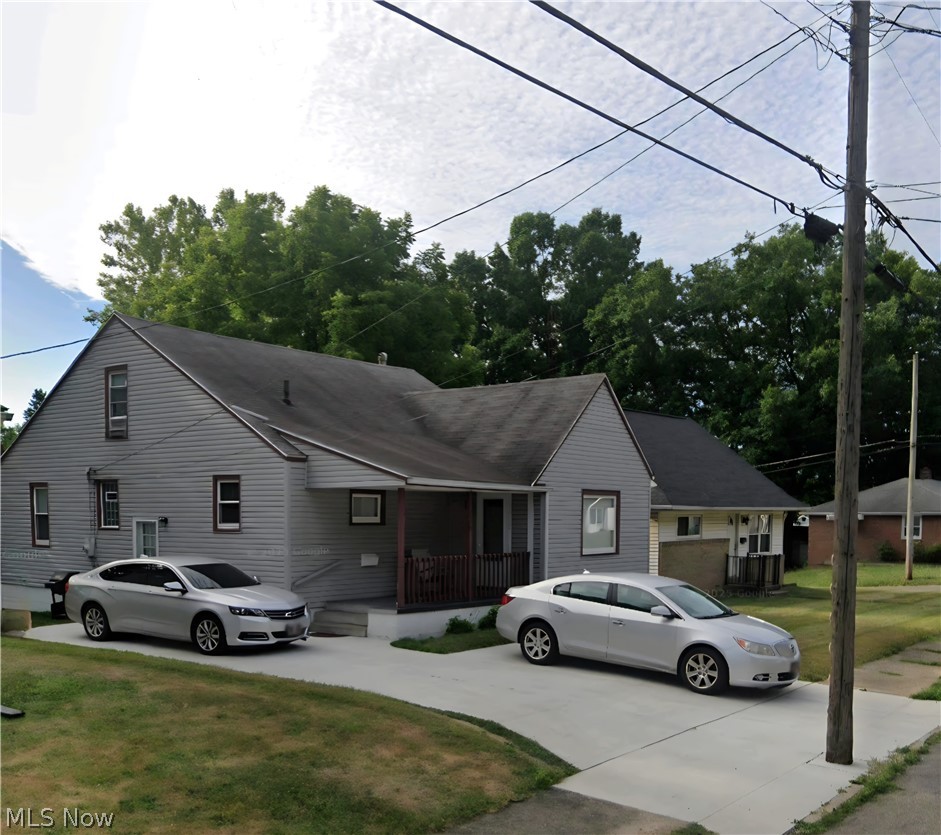 1810 Saint Elmo Avenue NE Canton OH 44705