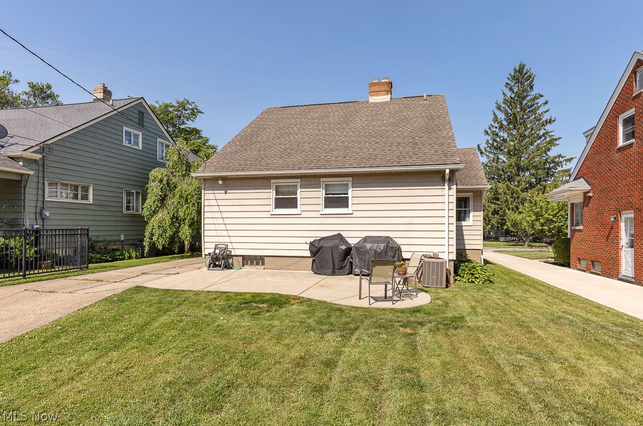 1435 Parkhaven Row Lakewood OH 44107
