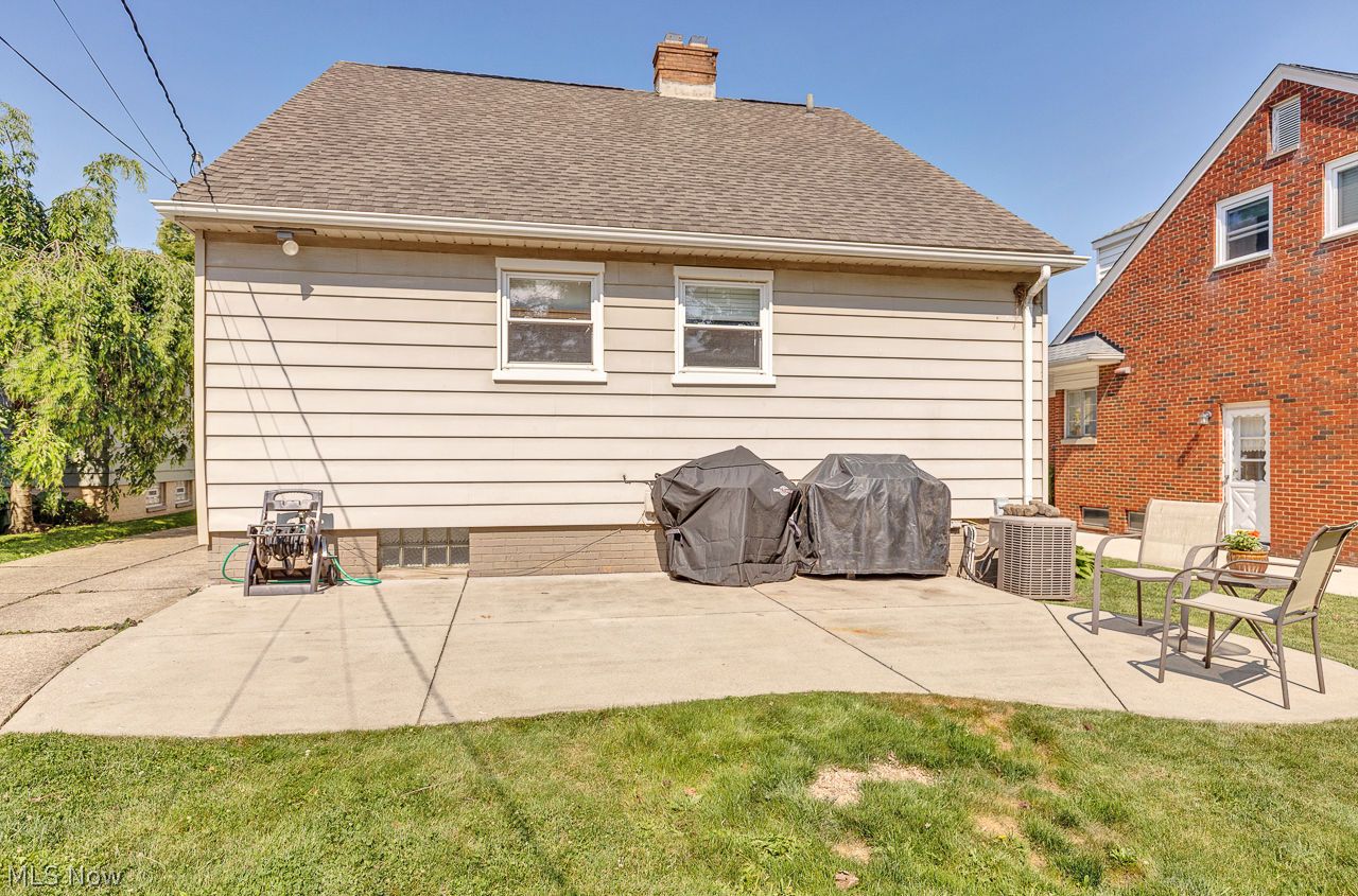 1435 Parkhaven Row Lakewood OH 44107