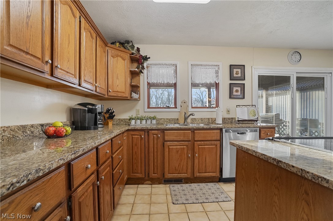 2282 Heston Drive Lake Milton OH 44429