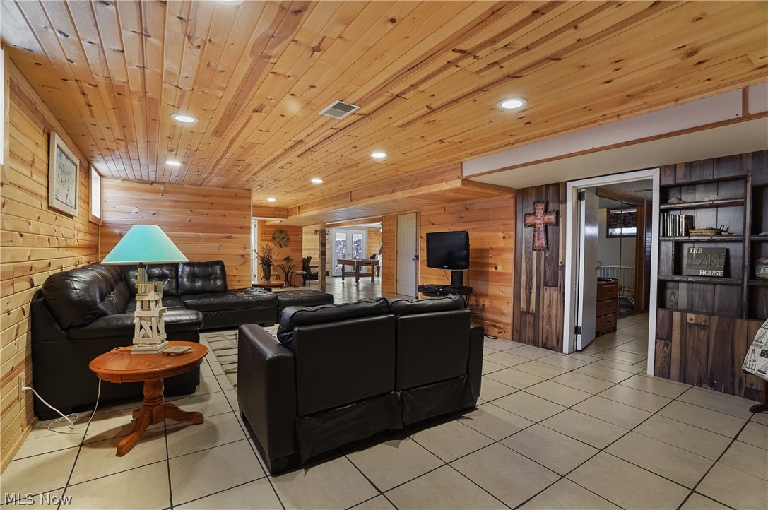 2282 Heston Drive Lake Milton OH 44429
