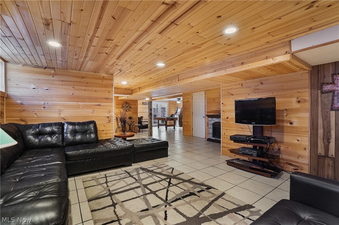 2282 Heston Drive Lake Milton OH 44429