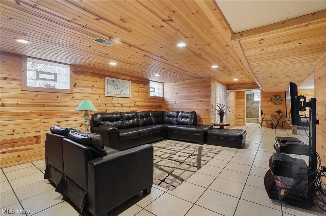 2282 Heston Drive Lake Milton OH 44429