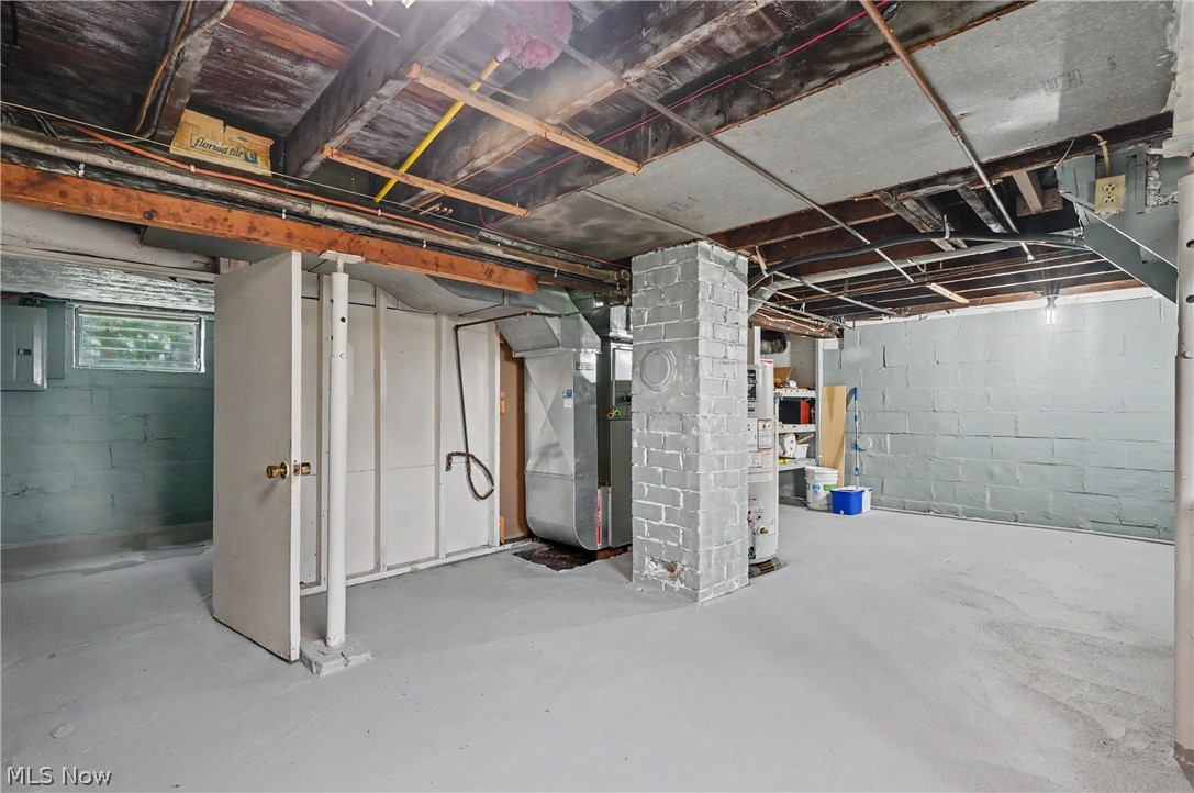 176 S Johnson Road Sebring OH 44672