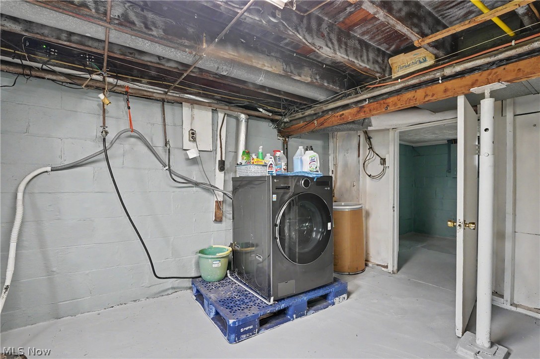 176 S Johnson Road Sebring OH 44672