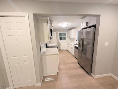 1739 E Turkeyfoot Lake Road Akron OH 44312