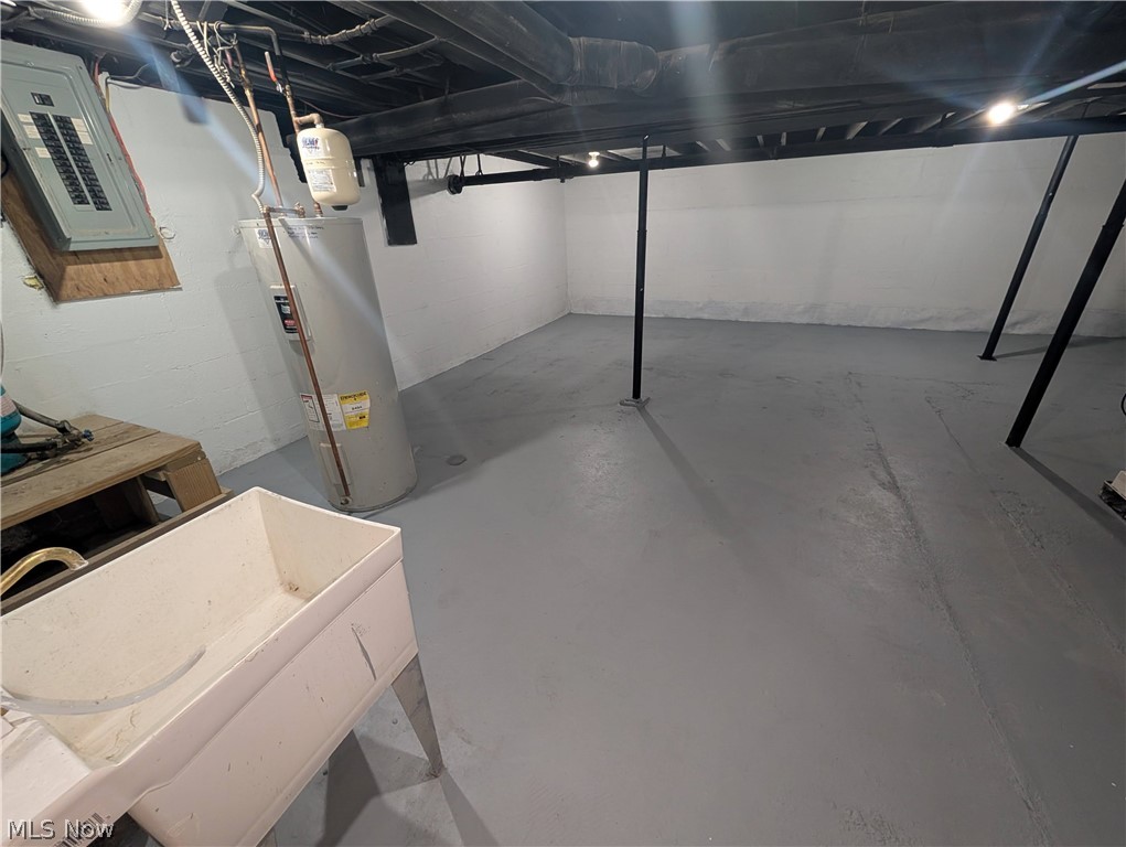 1739 E Turkeyfoot Lake Road Akron OH 44312