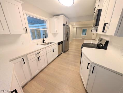 1739 E Turkeyfoot Lake Road Akron OH 44312