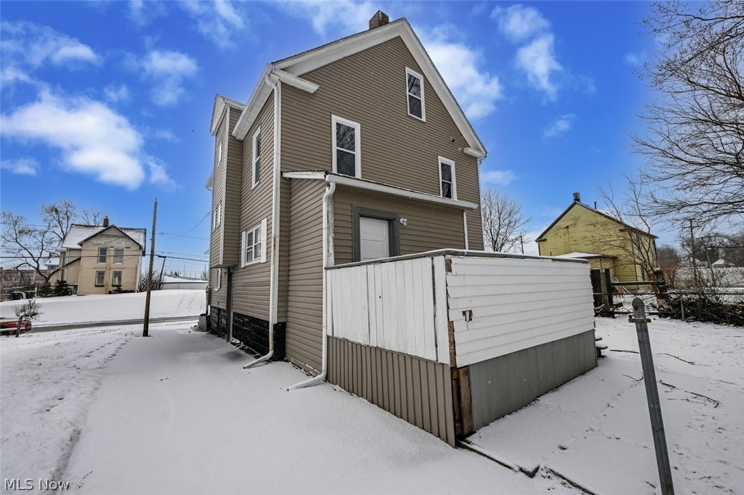 1060 Yale Street Akron OH 44301