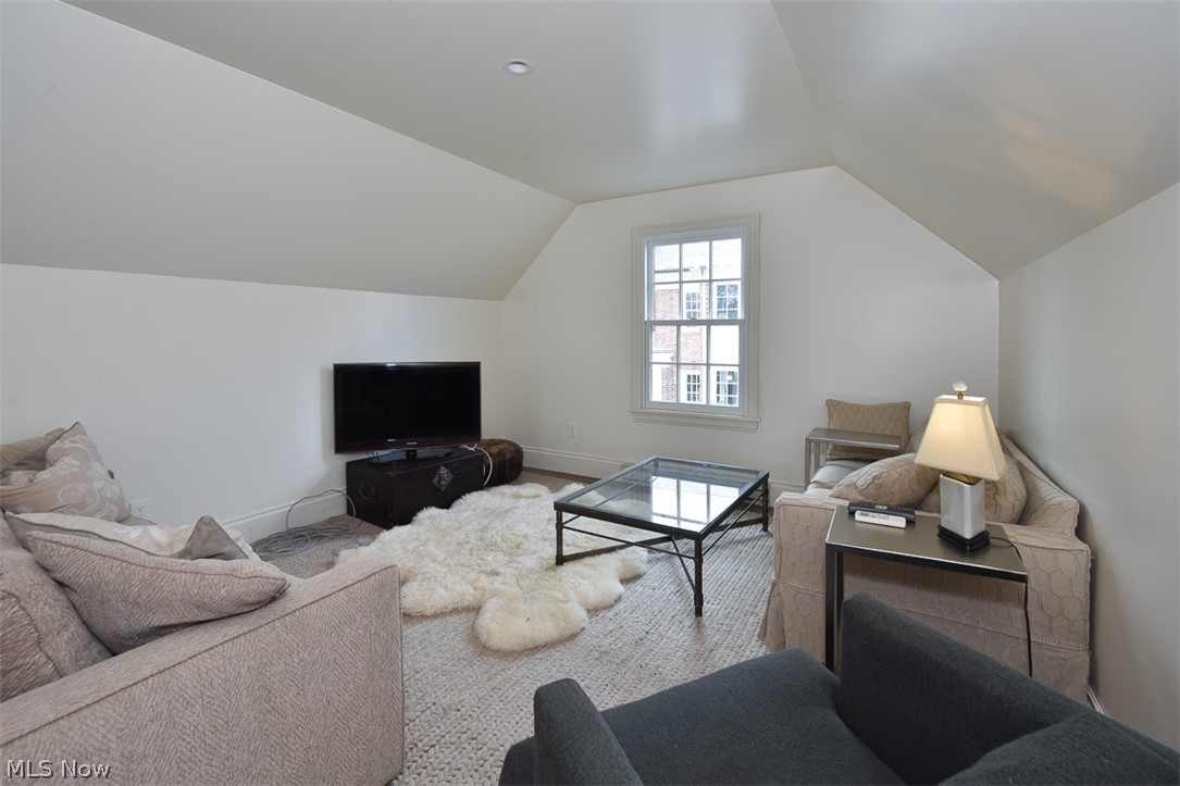 1109 Forest Road Lakewood OH 44107
