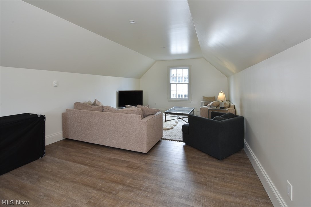 1109 Forest Road Lakewood OH 44107