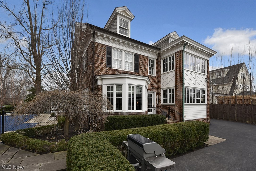 1109 Forest Road Lakewood OH 44107