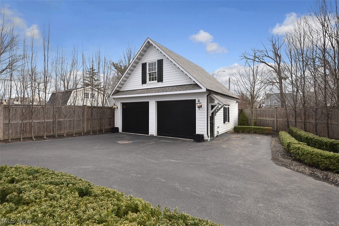 1109 Forest Road Lakewood OH 44107