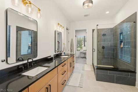 2082 Lanterman Circle Hinckley OH 44233