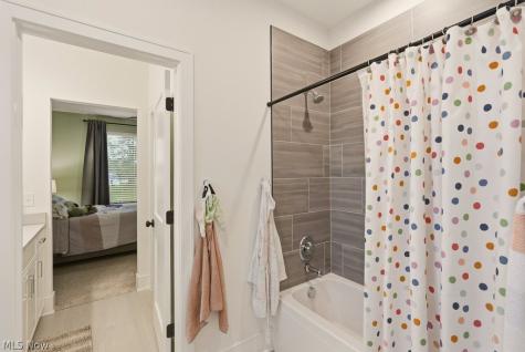 2082 Lanterman Circle Hinckley OH 44233