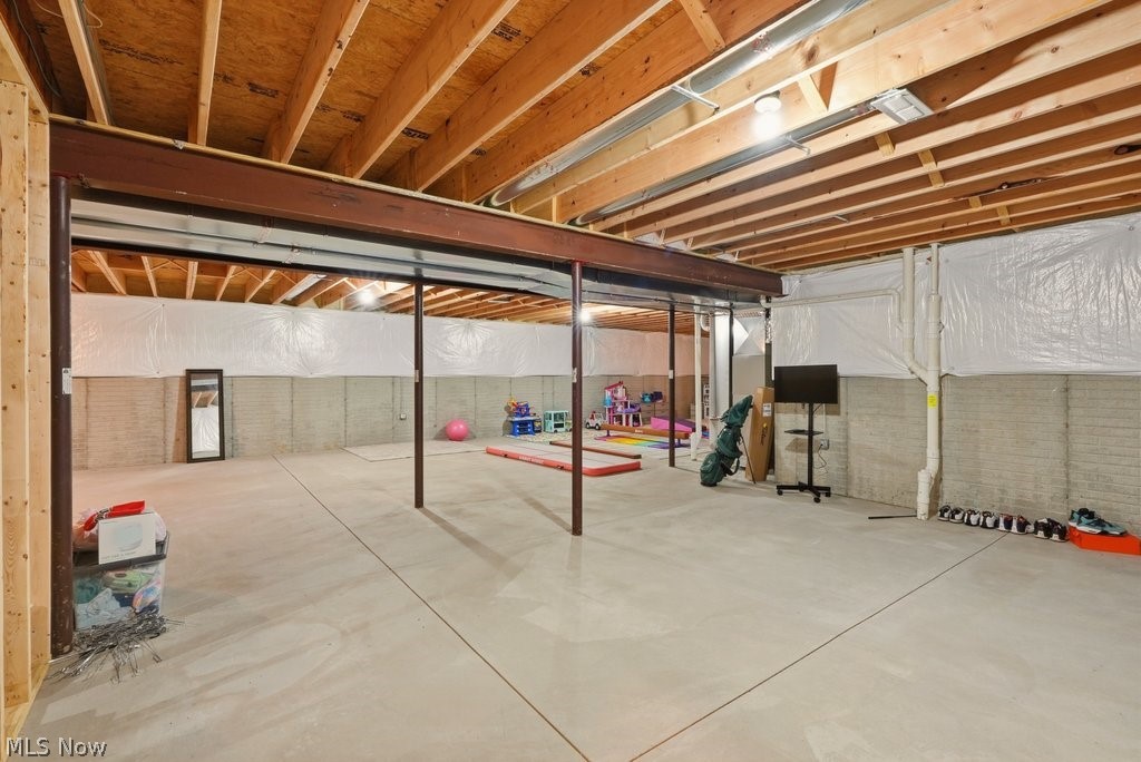 2082 Lanterman Circle Hinckley OH 44233