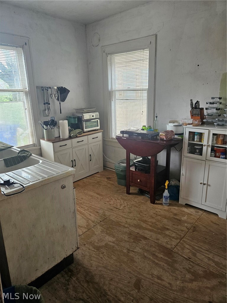 24 Villa Beach Cleveland OH 44110