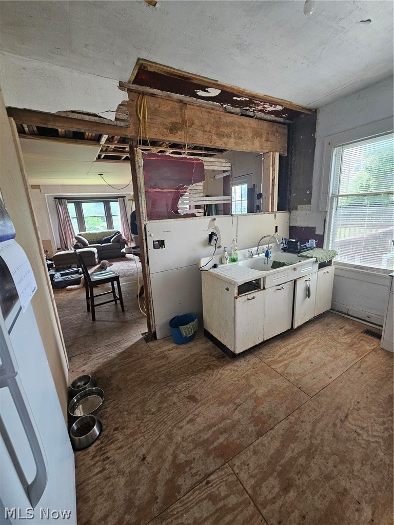 24 Villa Beach Cleveland OH 44110