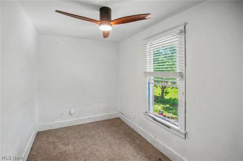 32 E Avondale Avenue Youngstown OH 44507