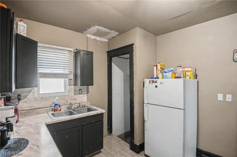 32 E Avondale Avenue Youngstown OH 44507