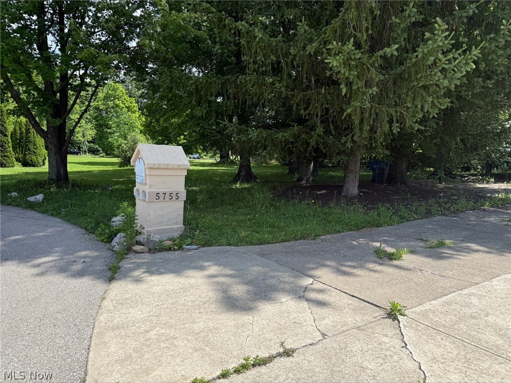 5755 Logan Arms Drive Girard OH 44420