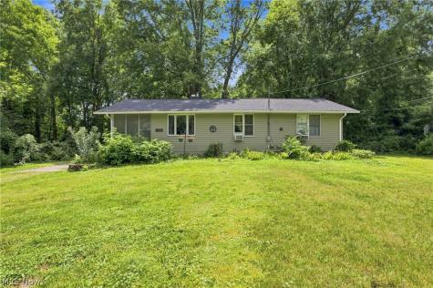 712 Renninger Road New Franklin OH 44319