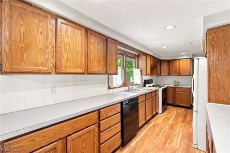 712 Renninger Road New Franklin OH 44319