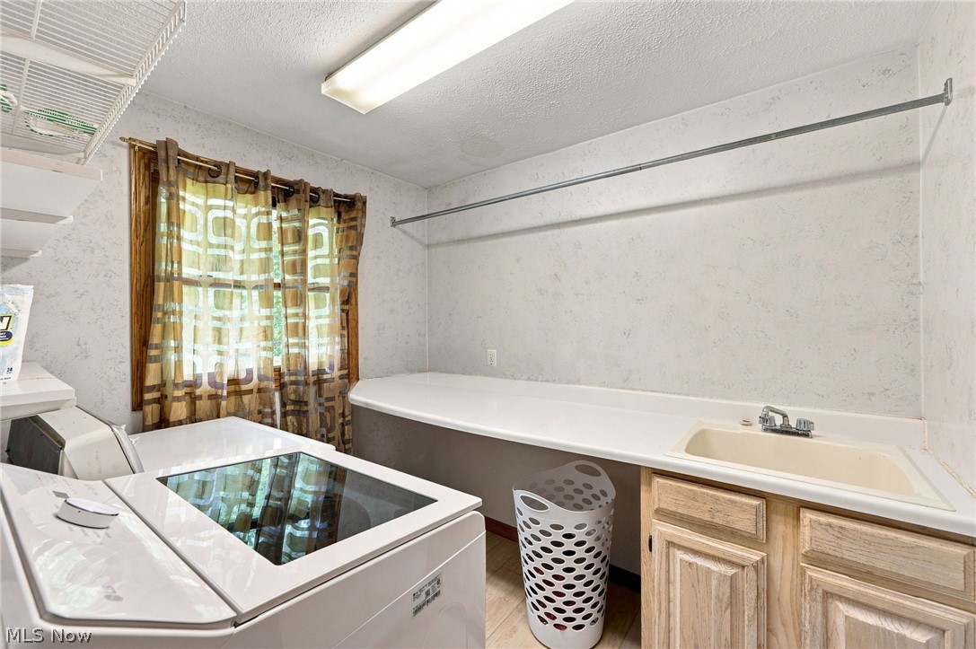 712 Renninger Road New Franklin OH 44319