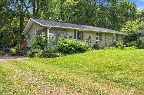 712 Renninger Road New Franklin OH 44319