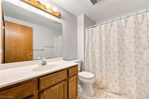 712 Renninger Road New Franklin OH 44319