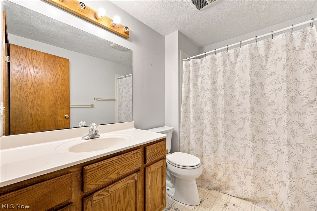 712 Renninger Road New Franklin OH 44319
